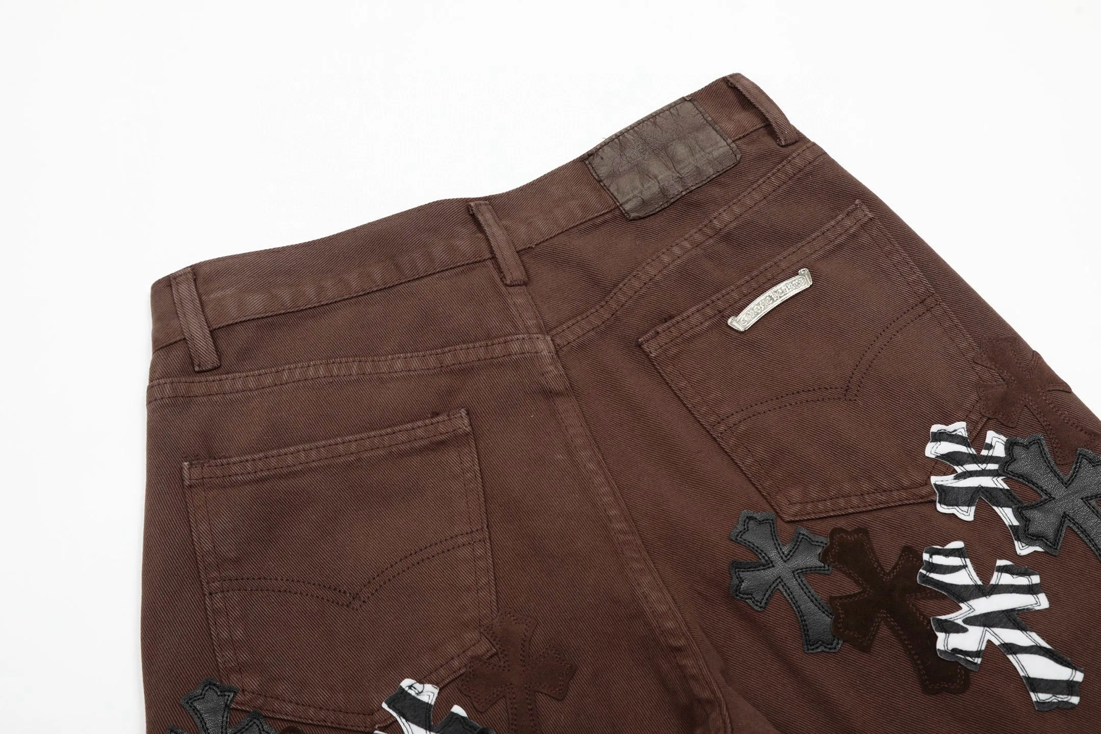 P270 💰 (Top version) Chrome hearts CH brown zebra pattern cross-patterned leather jeans, truly restoring the ultimate texture of Vintage, special Italian cowhide printing and cutting, custom-made sheepskin three-layer thick line leather, whole splicing in heavy water washing process, craftsmen hand-splashed ink, you can see the details, three-dimensional cutting version, loose and comfortable, not flattering on the figure, tall and slim, factory Seiko, original quality control, same style for men and women, can be matched with couples, versatile recommendation Essential jeans for all seasons Color: Brown Size: 28-30-32-34 (corresponds to S-M-L-XL)